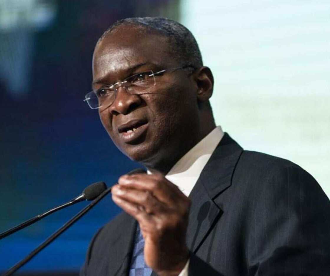 Fashola: Tsarin kama-kama na cikin ‘alkawarin’ jam’iyyar APC da ba a rubuta ba Fashola: Tsarin kama-kama na cikin ‘alkawarin’ jam’iyyar APC da ba a rubuta ba