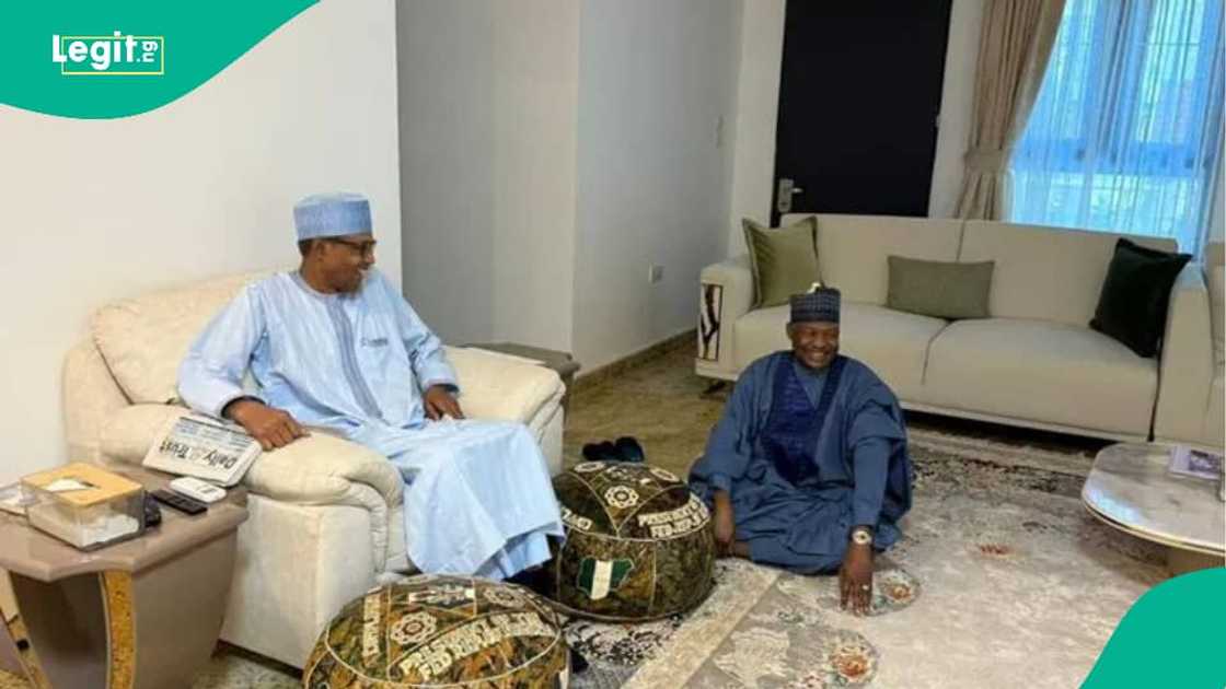 EFCC na binciken wasu harkallolin kudi da aka yi a lokacin mulkin Buhari. EFCC na binciken wasu harkallolin kudi da aka yi a lokacin mulkin Buhari.