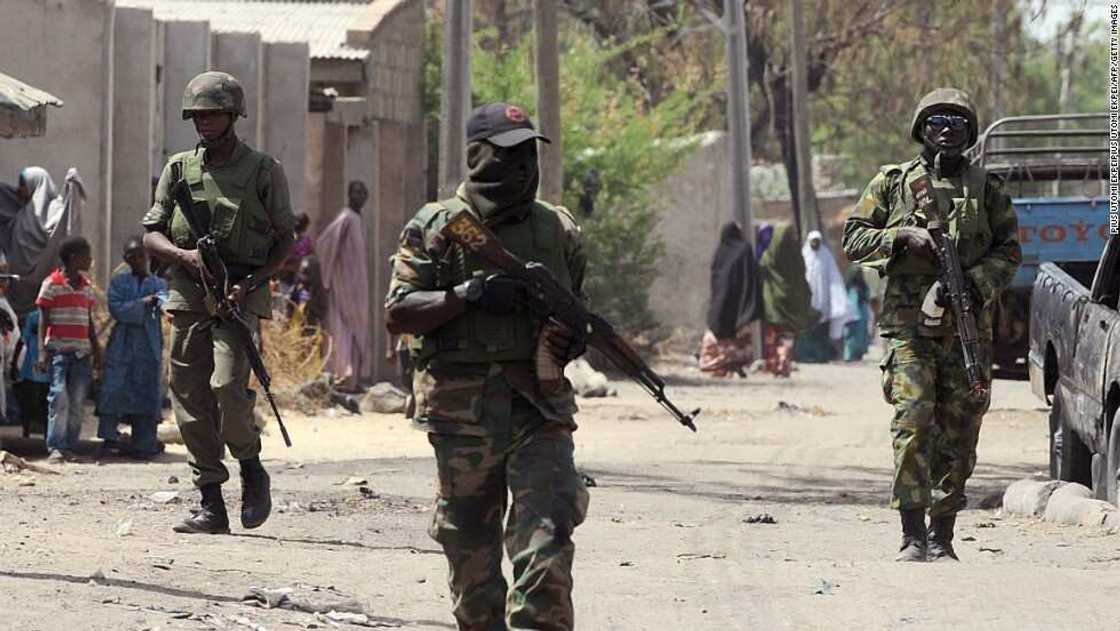 Soji sun kashe yan Boko Haram 8, an yi rashin jaruman Soji 3 a garin Kukawa Soji sun kashe yan Boko Haram 8, an yi rashin jaruman Soji 3 a garin Kukawa