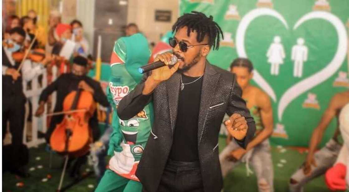 Johnny Drille Shuts Down ICM for Hypo Toilet Cleaner on Valentine’s Day Johnny Drille Shuts Down ICM for Hypo Toilet Cleaner on Valentine’s Day