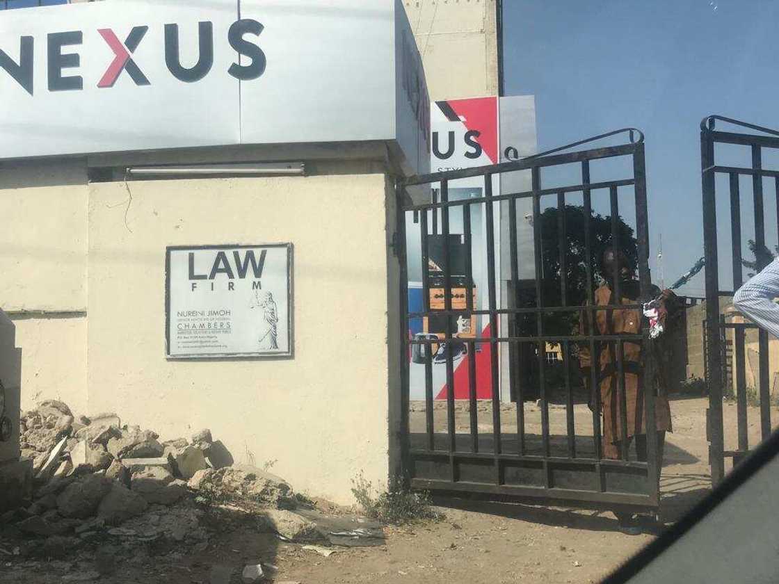 Gwamnatin Kano ta bayyana dalilin ta na garkame ofishin lauyan Shekarau Gwamnatin Kano ta bayyana dalilin ta na garkame ofishin lauyan Shekarau