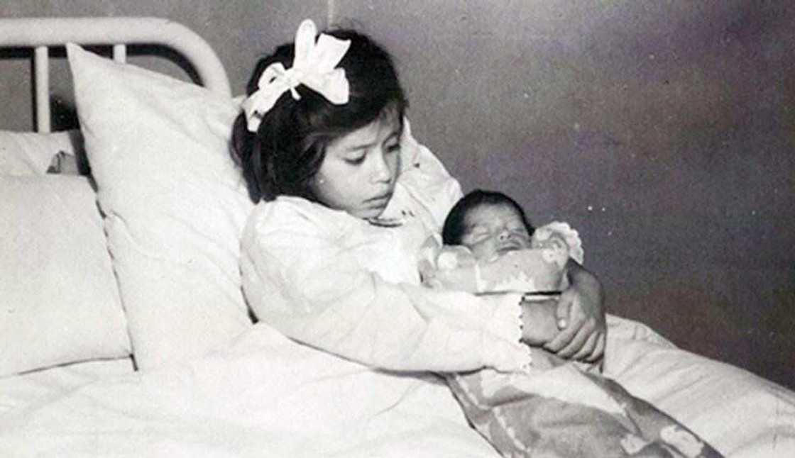 Lina and her newborn son Lina and her newborn son