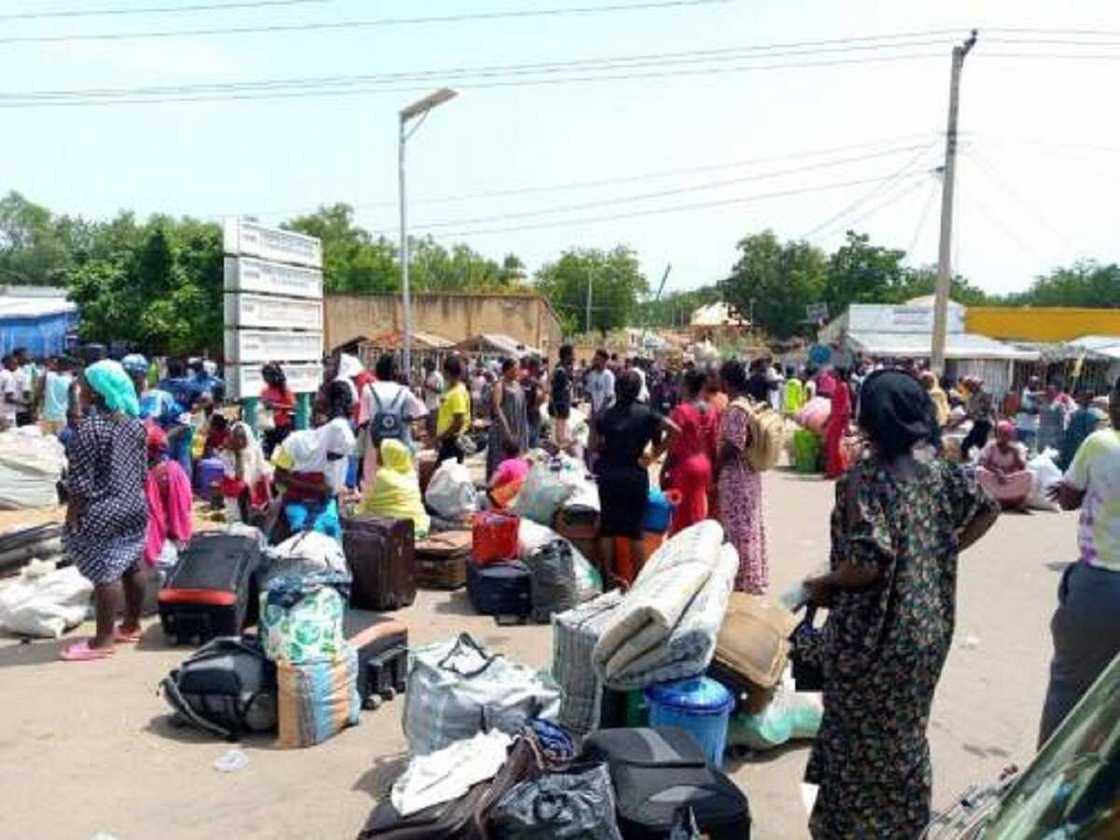 Da Dumi: An rufe kwallejin Ilimi ta tarayya da ke Yola saboda zanga-zangar ɗalibai Da Dumi: An rufe kwallejin Ilimi ta tarayya da ke Yola saboda zanga-zangar ɗalibai