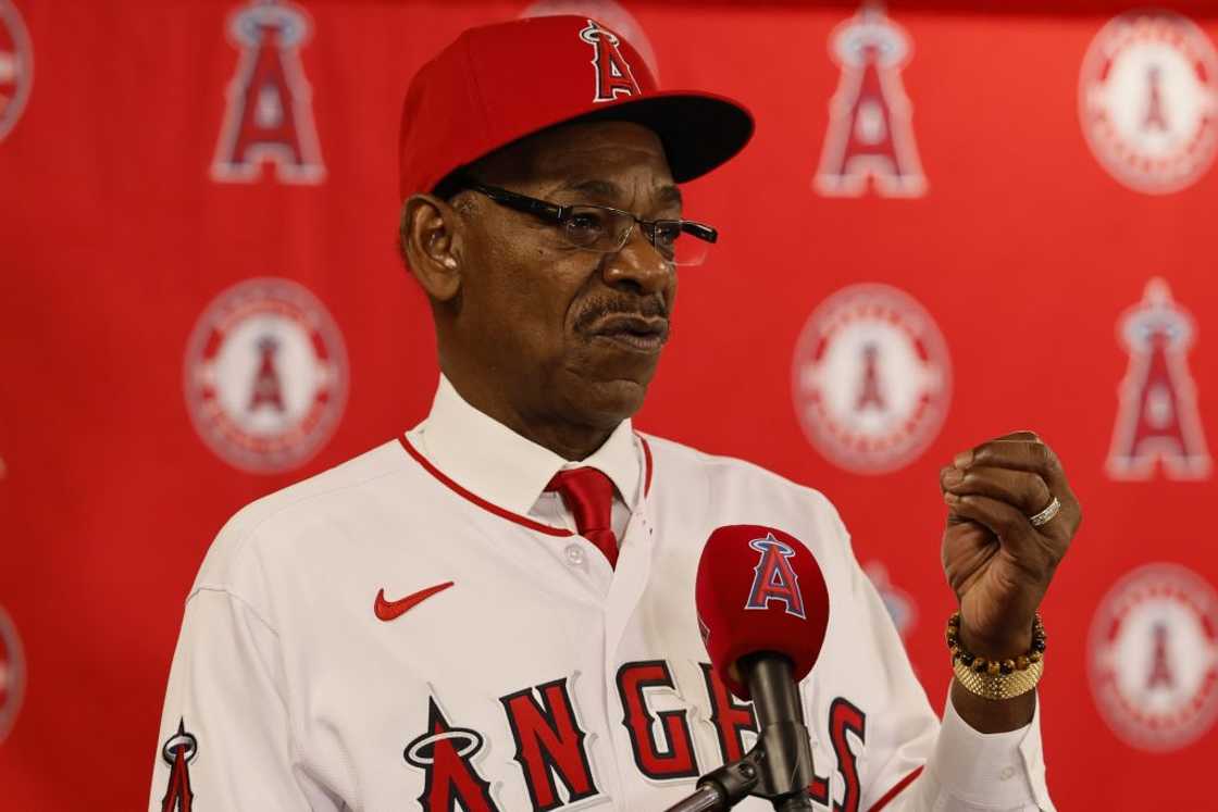 Ron Washington giving a speech Ron Washington giving a speech