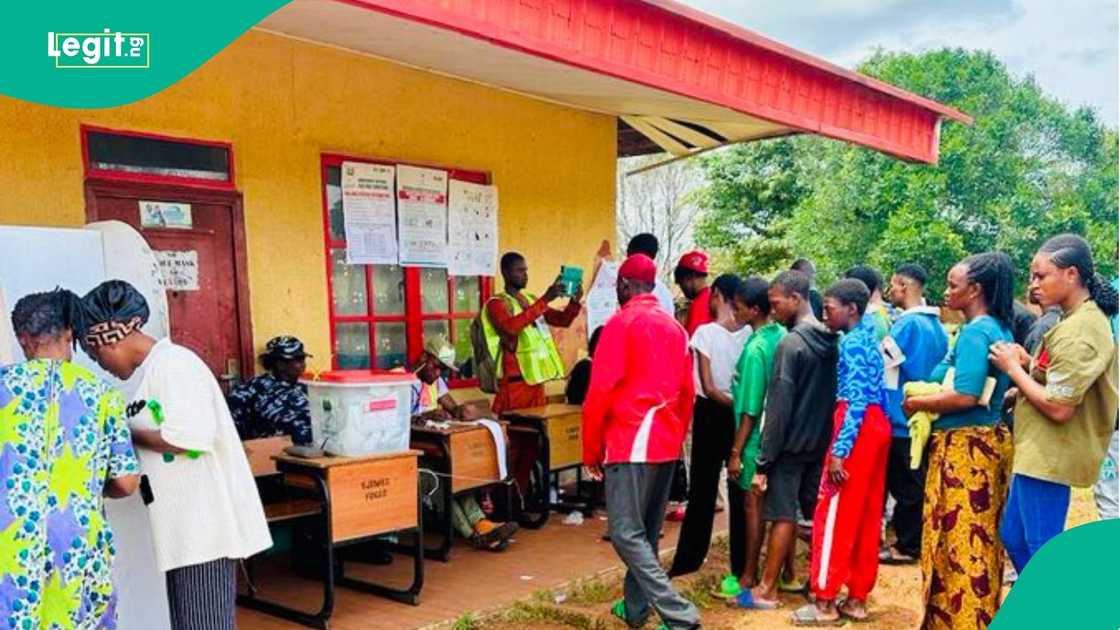 Jigon PDP ta yi magana kan sace akwatin zabe a jihar Edo Jigon PDP ta yi magana kan sace akwatin zabe a jihar Edo