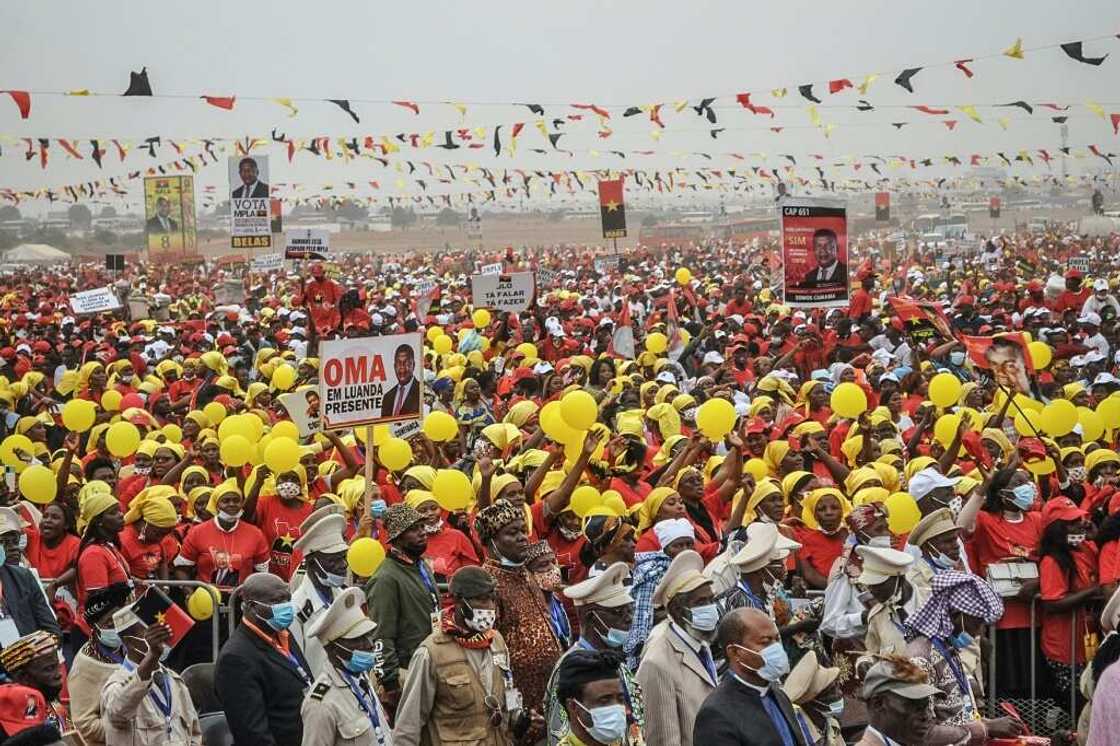 Thousands of MPLA supporters gathered in Camama, outside Luanda, for the opening campaign rally Thousands of MPLA supporters gathered in Camama, outside Luanda, for the opening campaign rally
