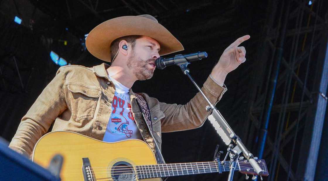 Dustin Lynch performing in Las Vegas, Nevada