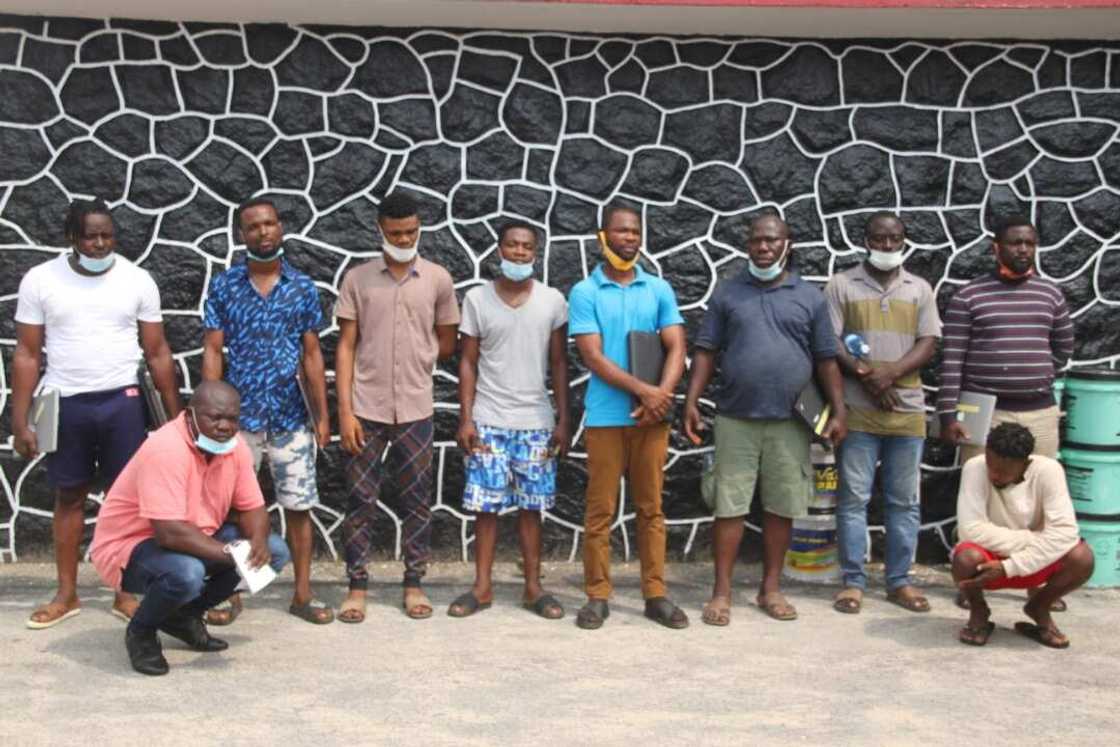 Alleged fraud: EFCC arrests 10 suspects, recover sophisticated cars, phones