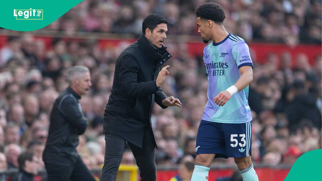 Mikel Arteta, Ethan Nwaneri, Arsenal, Manchester United, Old Trafford, Manchester, England, Premier League. Mikel Arteta, Ethan Nwaneri, Arsenal, Manchester United, Old Trafford, Manchester, England, Premier League.