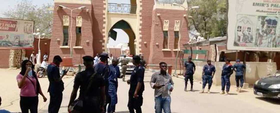 Da dumi-dumi: Jami'an tsaro sun kama Sarki Sanusi Da dumi-dumi: Jami'an tsaro sun kama Sarki Sanusi