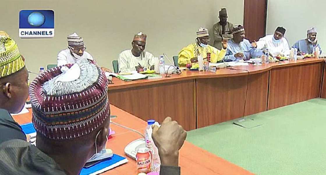 Wani dan majalisa ya fice daga majalisa yayin da minista ke bitar kasafin kudi Wani dan majalisa ya fice daga majalisa yayin da minista ke bitar kasafin kudi