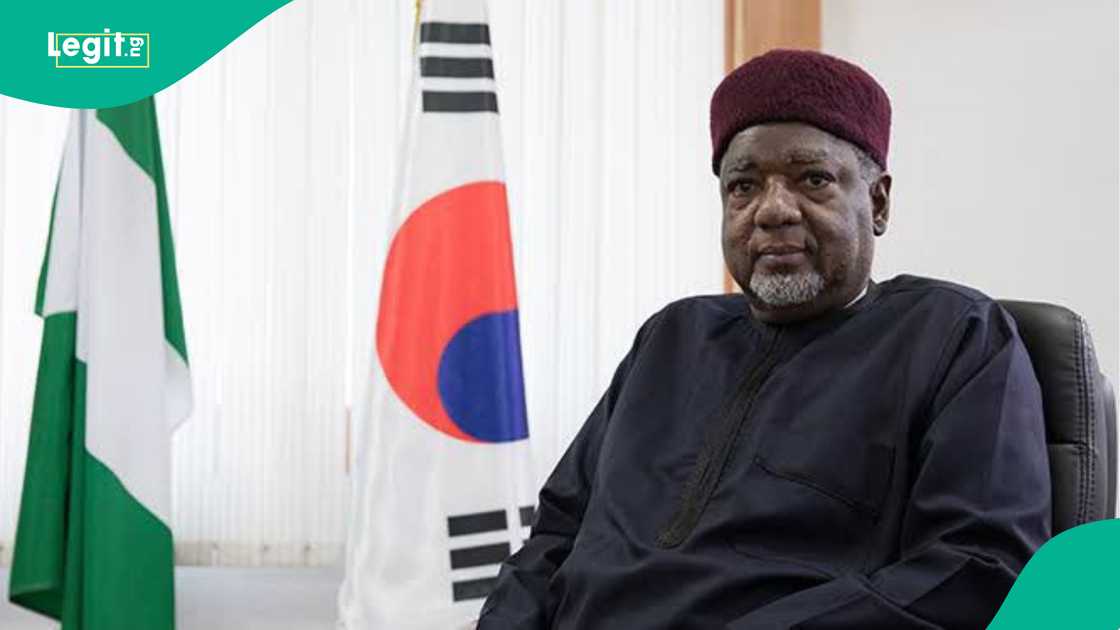 Aminu Muhammadu Dalhatu ya shiga jerin sababbin jakadun da Tinubu ya tura sunayensu majalisa. Aminu Muhammadu Dalhatu ya shiga jerin sababbin jakadun da Tinubu ya tura sunayensu majalisa.