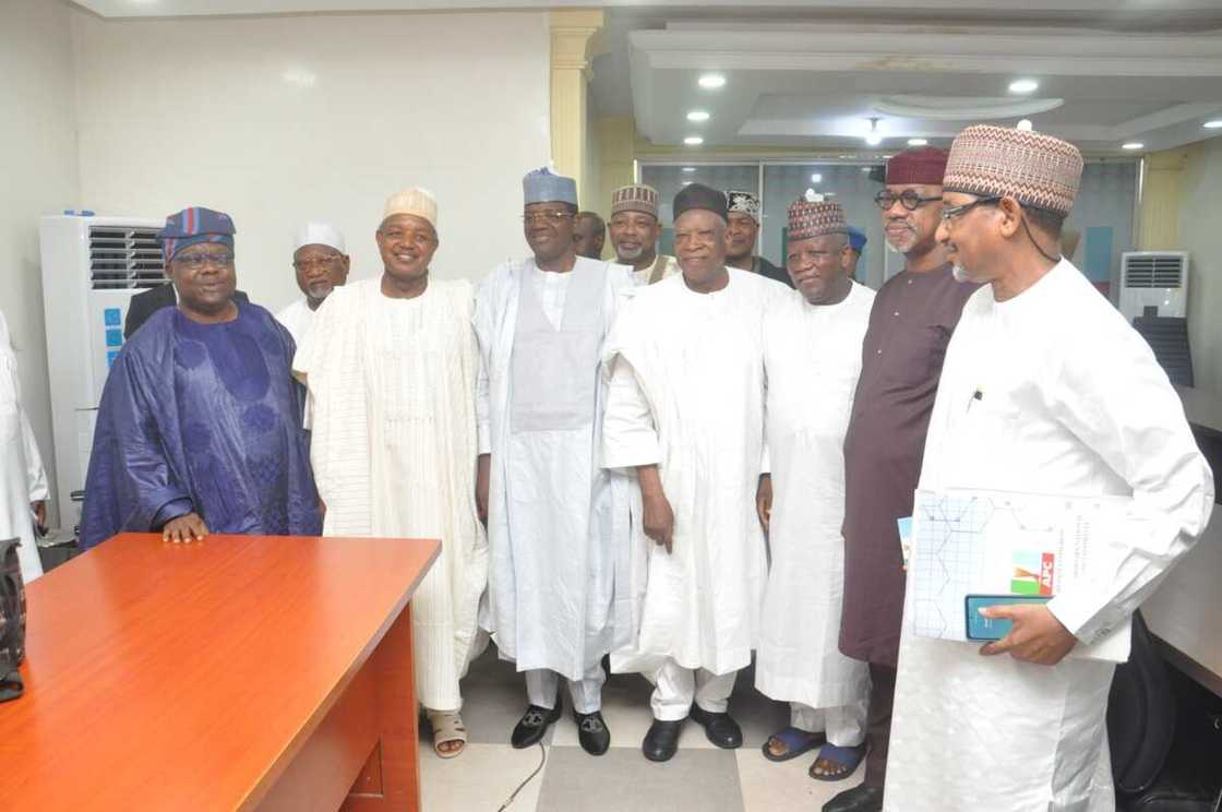 Hotunan su Matawalle tare da Adamu. Hotunan su Matawalle tare da Adamu.