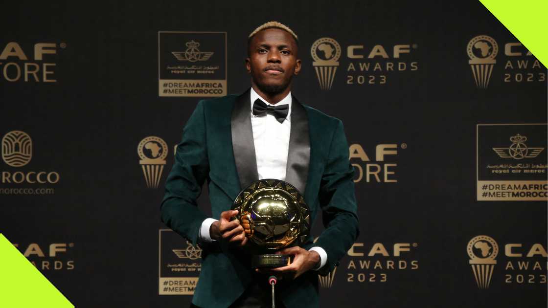 Victor Osimhen pose with the CAF POTY award