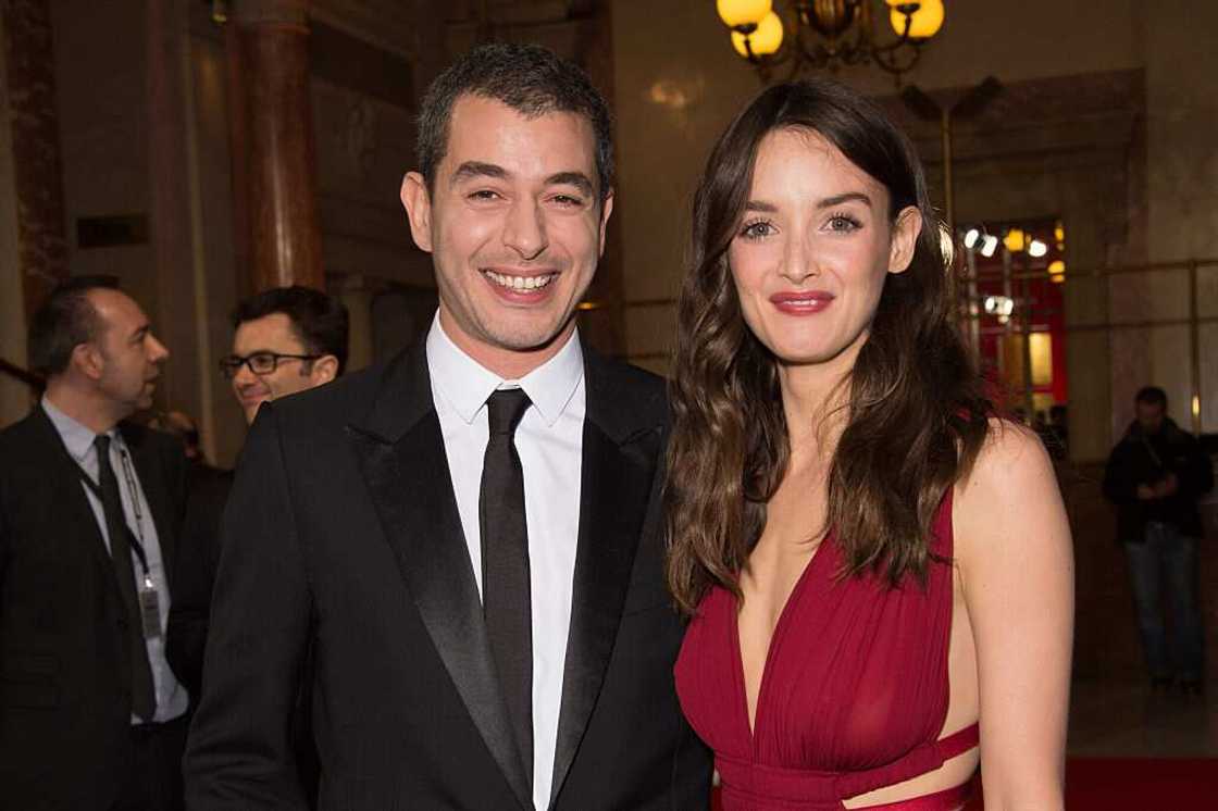 Ali Baddou et sa compagne Charlotte Le Bon