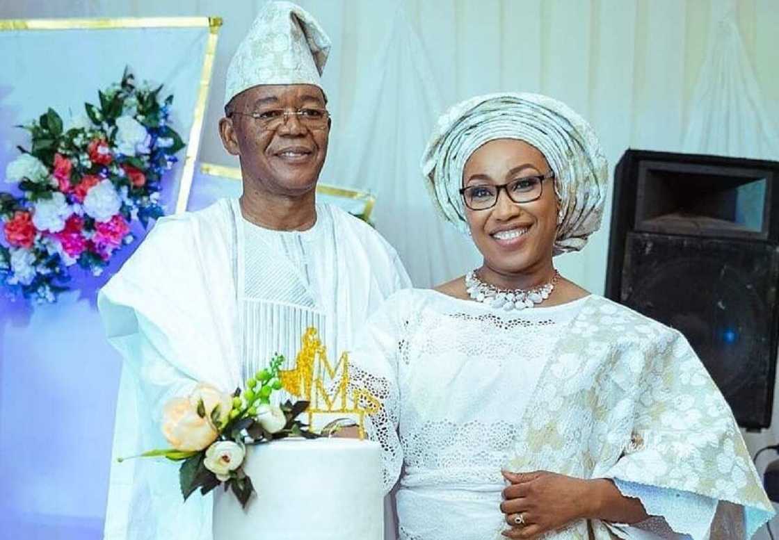 Hotunan auren bazawara mai shekaru 50 da bazawari mai shekaru 60 sun kayatar Hotunan auren bazawara mai shekaru 50 da bazawari mai shekaru 60 sun kayatar