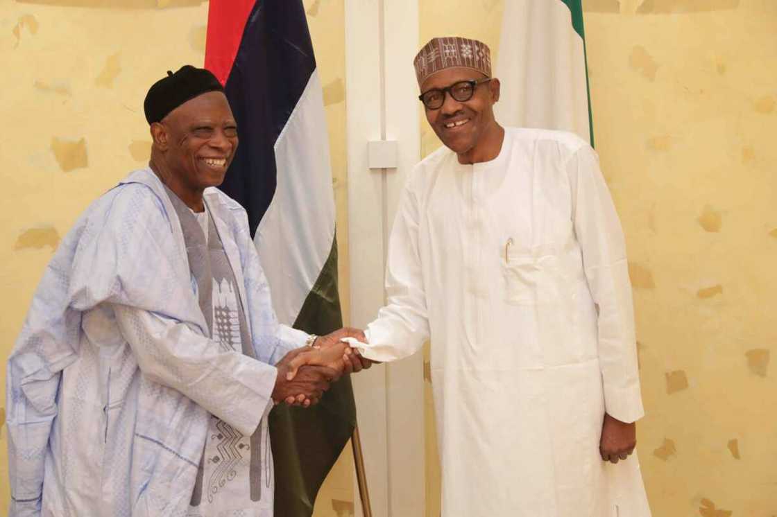 mutumin da Buhari ya zaba matsayin shugaban APC mutumin da Buhari ya zaba matsayin shugaban APC