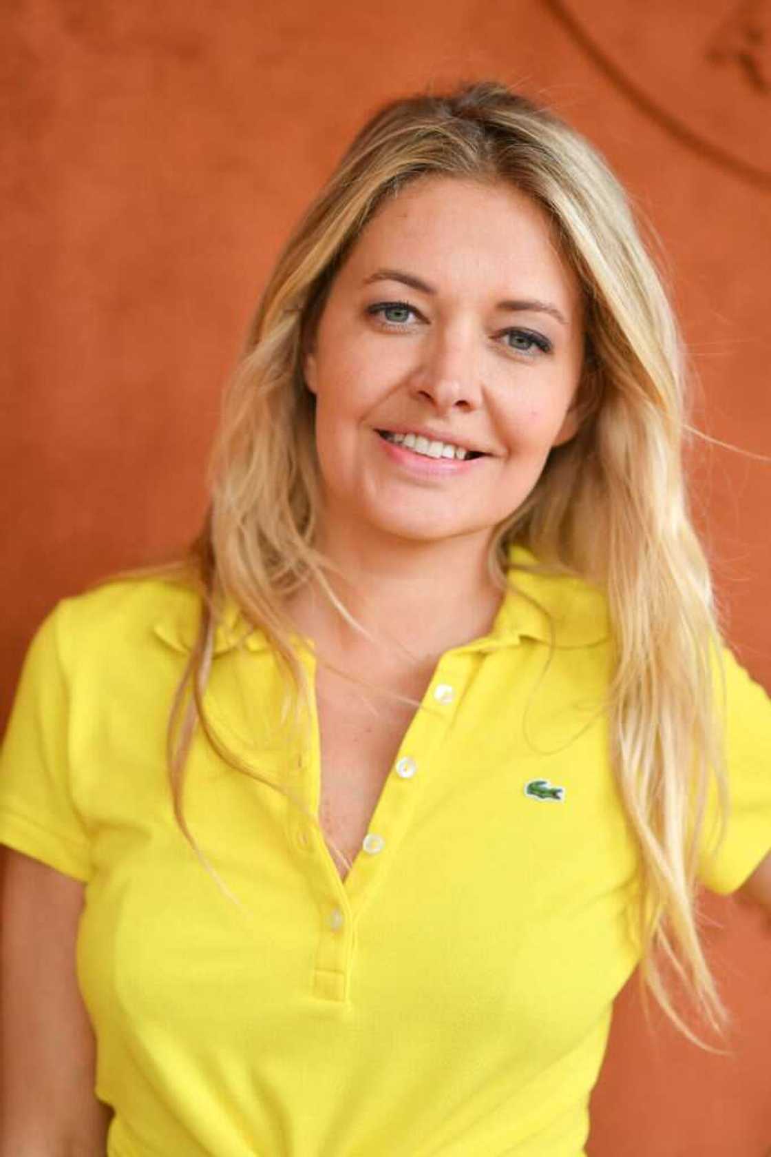 Carine Galli: biographie, femme, taille, salaire, photos Carine Galli: biographie, femme, taille, salaire, photos