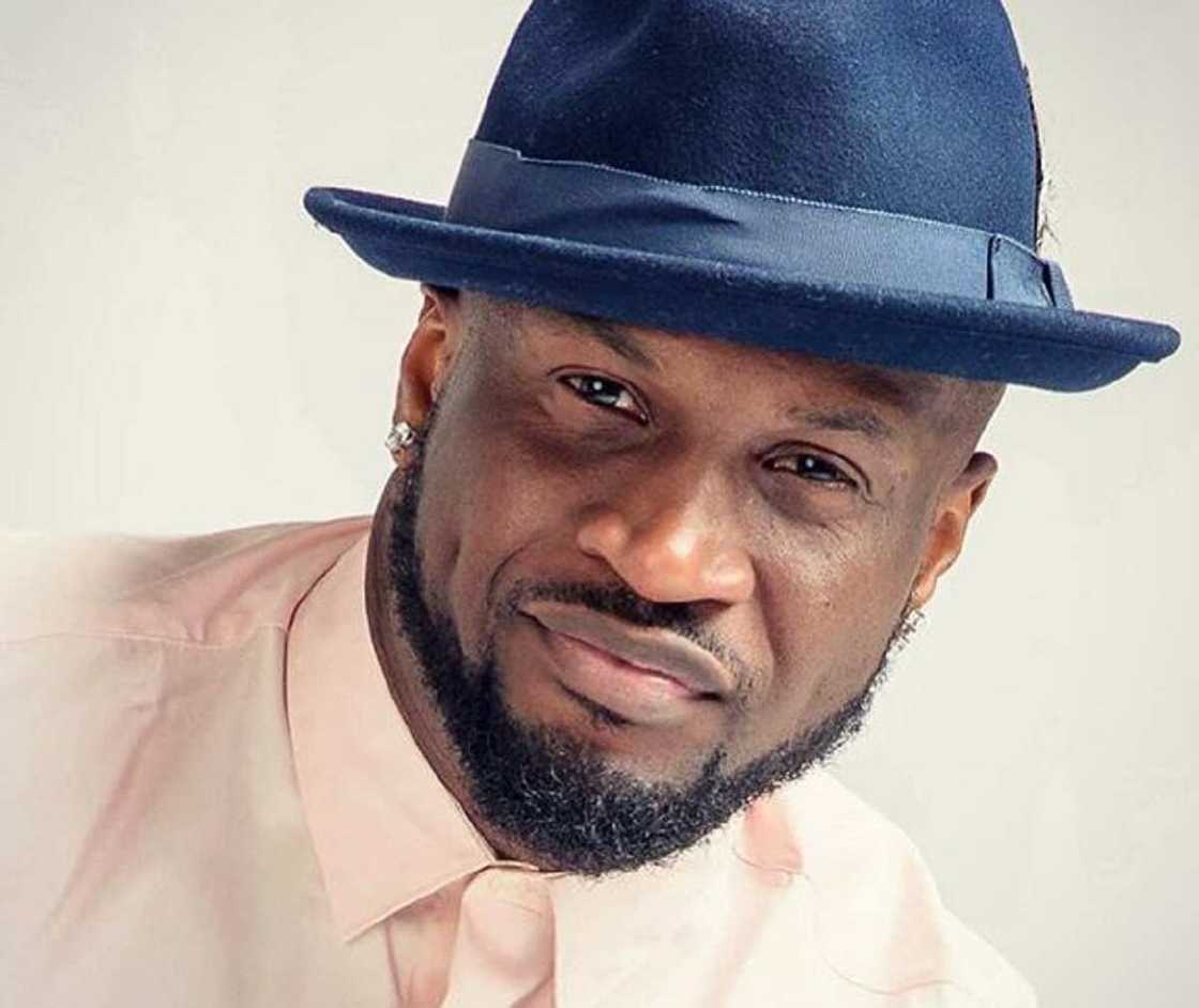 Bidiyon kasaitattun motoci 6 da mawaki Peter Okoye ya mallaka sun gigita masoyansa