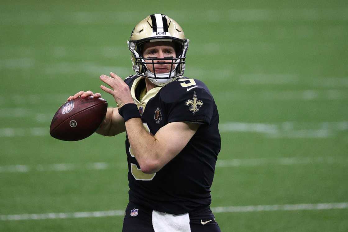 Drew Brees #9 of the New Orleans Saints warms up at Mercedes-Benz Superdome Drew Brees #9 of the New Orleans Saints warms up at Mercedes-Benz Superdome
