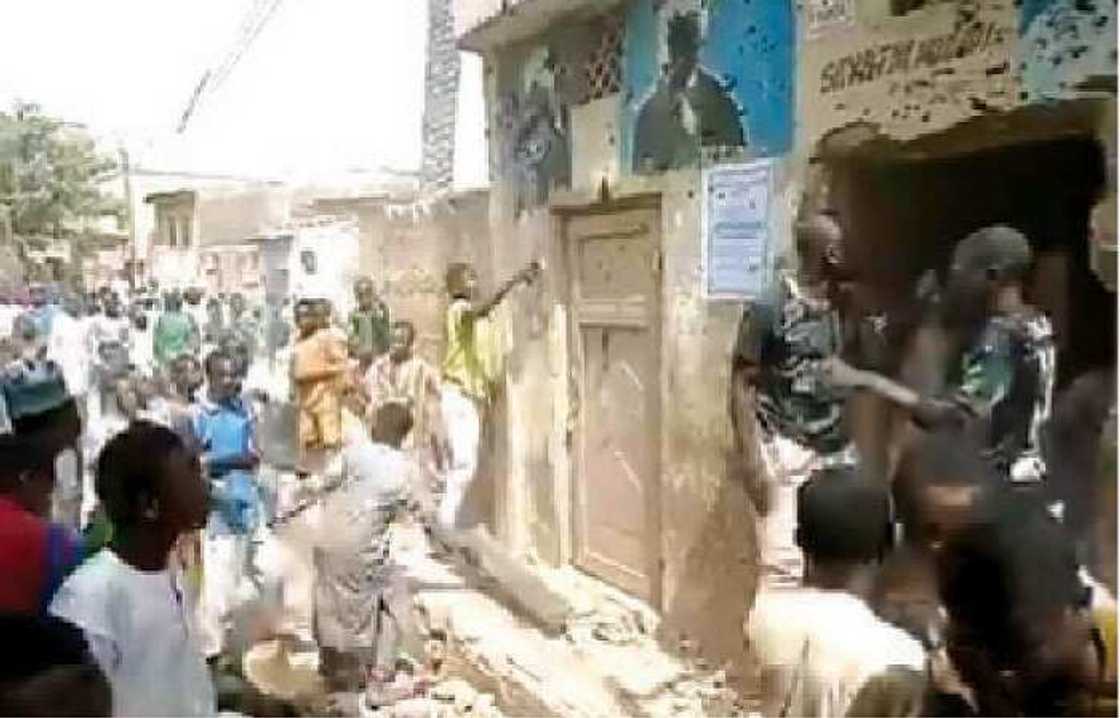 'Yan darikar 'Faidha' da ake zargi da yin wakar batanci ga Annabi sun tsallake rijiya da baya 'Yan darikar 'Faidha' da ake zargi da yin wakar batanci ga Annabi sun tsallake rijiya da baya