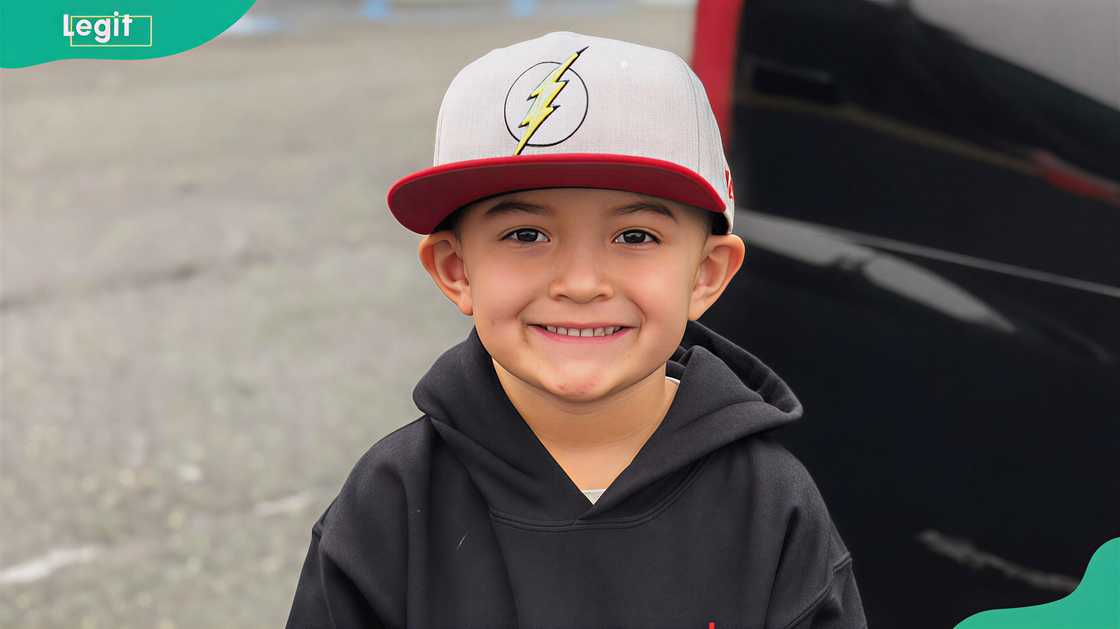 Loncoln Marshall near a parking area