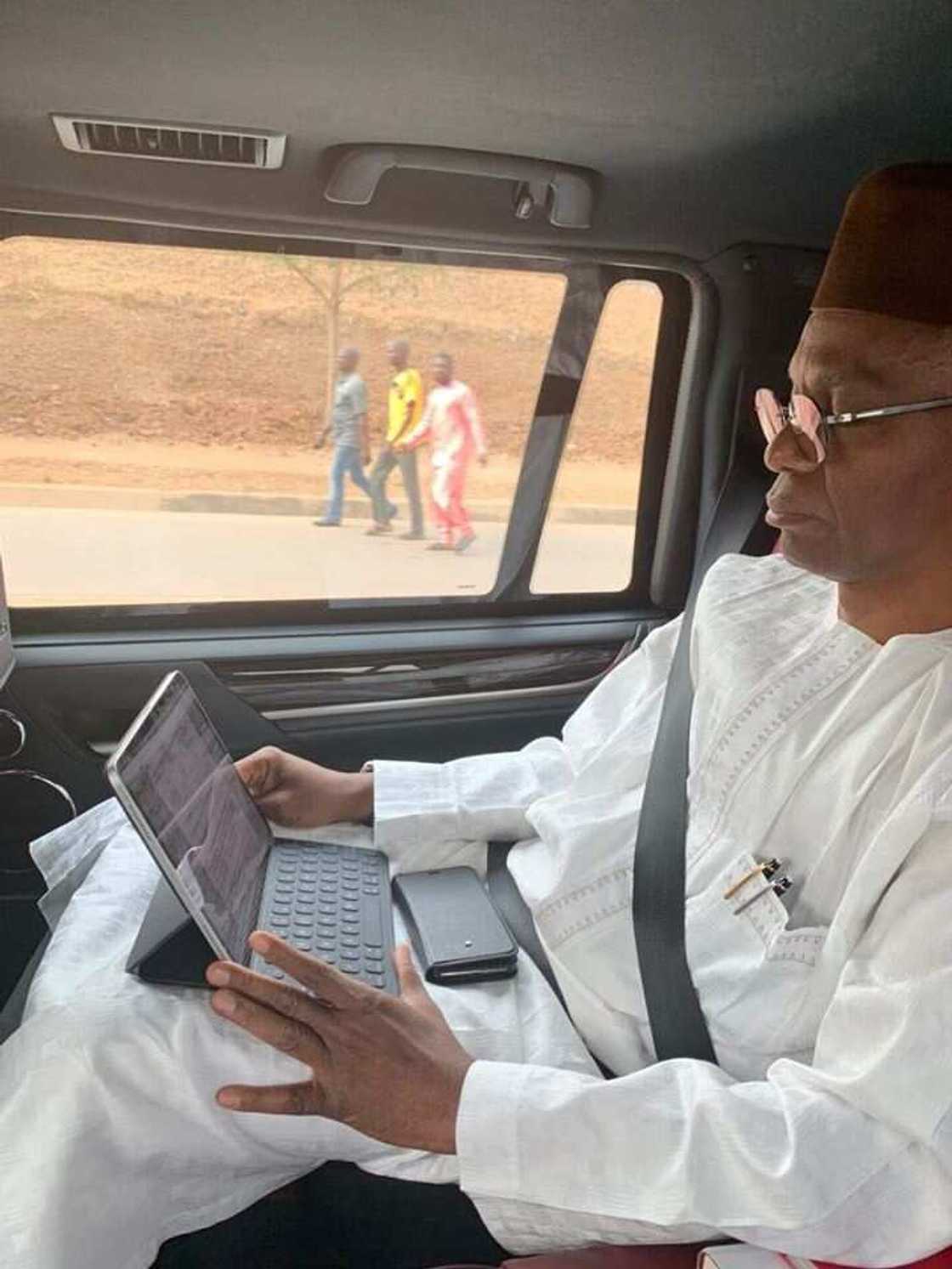El-Rufai ya kai ma Malam Muhammadu Sunusi II ziyara a Awe El-Rufai ya kai ma Malam Muhammadu Sunusi II ziyara a Awe