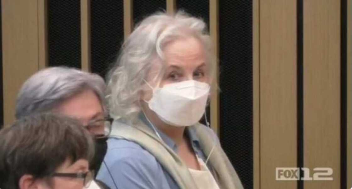 Babban Magana: An Kama Mawallafiyar Littafin 'Yadda Za Ki Kashe Mijinki' Da Laifin Kashe Mijinta Babban Magana: An Kama Mawallafiyar Littafin 'Yadda Za Ki Kashe Mijinki' Da Laifin Kashe Mijinta