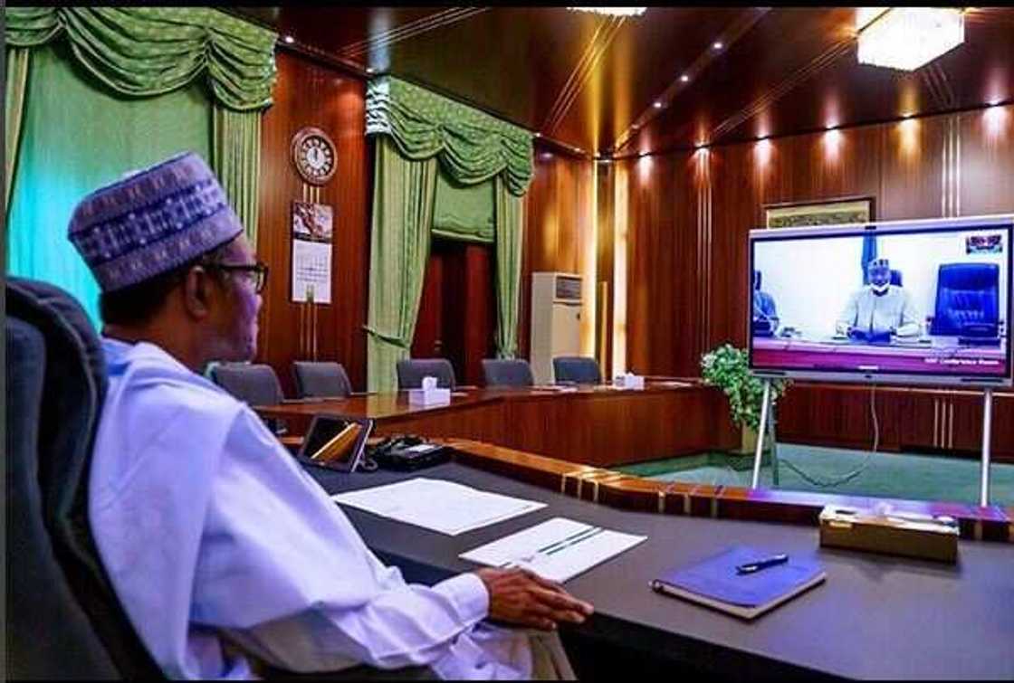 Buhari ya yi magana a kan zaben Edo da Ondo yayin ganawa da gwamnoni Buhari ya yi magana a kan zaben Edo da Ondo yayin ganawa da gwamnoni