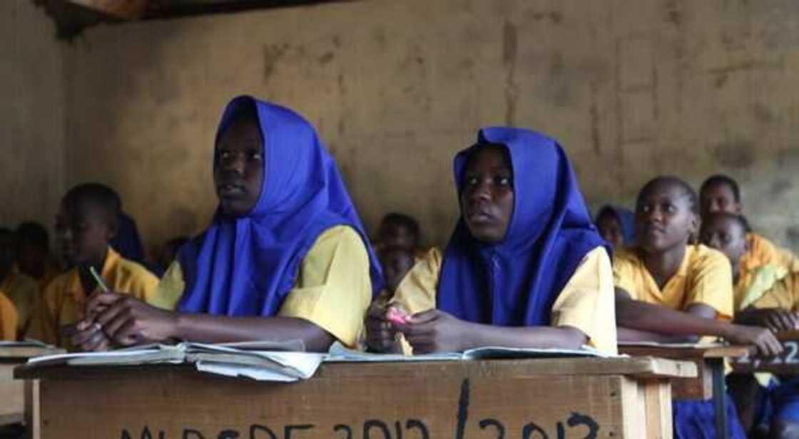 Don hana dalibai masu Hijabi shiga makaranta, an bankawa ofishin shugaban makaranta wuta Don hana dalibai masu Hijabi shiga makaranta, an bankawa ofishin shugaban makaranta wuta