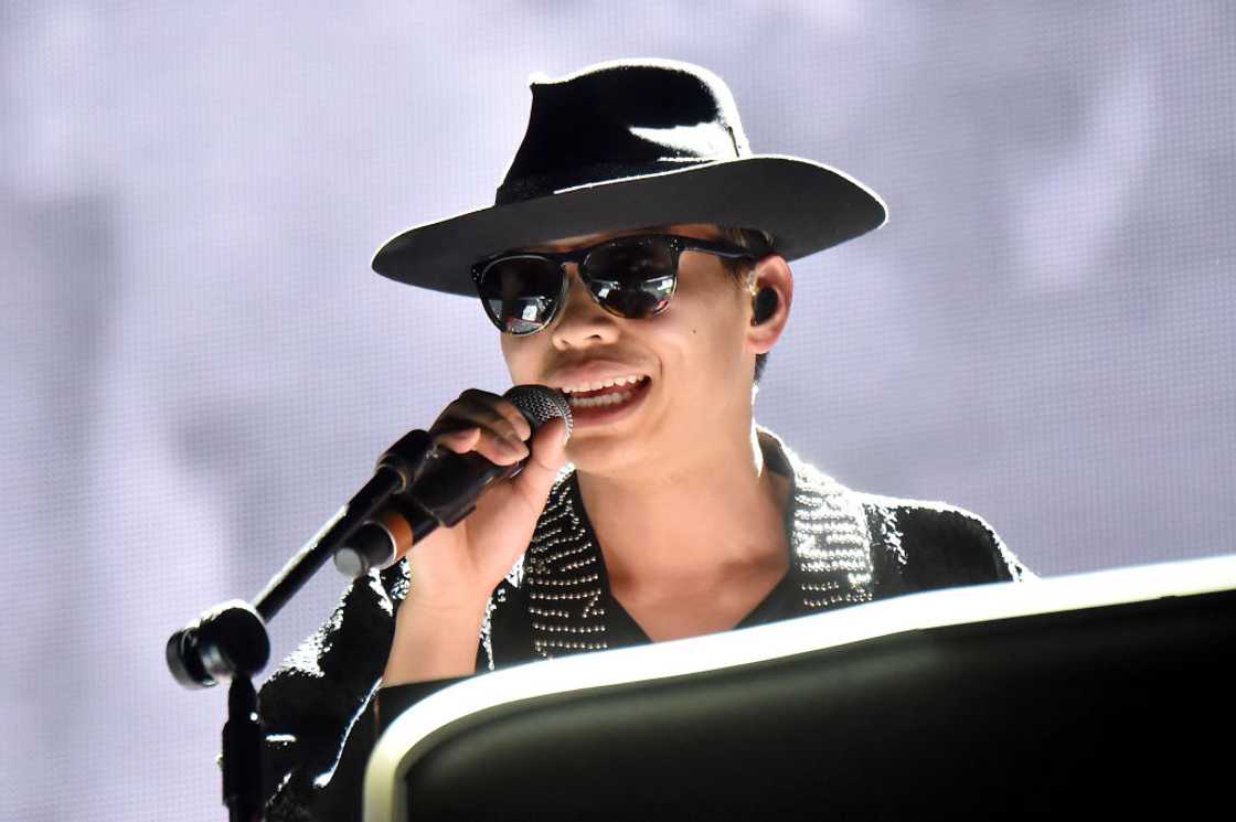 Zhu performs on Downtown Stage