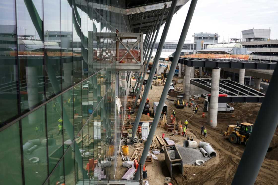 Despite the scale and complexity of the project, currently the largest of its type in North America, the redevelopment is on budget and on schedule Despite the scale and complexity of the project, currently the largest of its type in North America, the redevelopment is on budget and on schedule