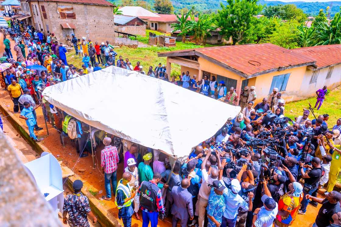 Gwamna Biodun Oyebanji na APC ya lashe zaben jihar Ekiti da kuri'u masu yawa. Gwamna Biodun Oyebanji na APC ya lashe zaben jihar Ekiti da kuri'u masu yawa.
