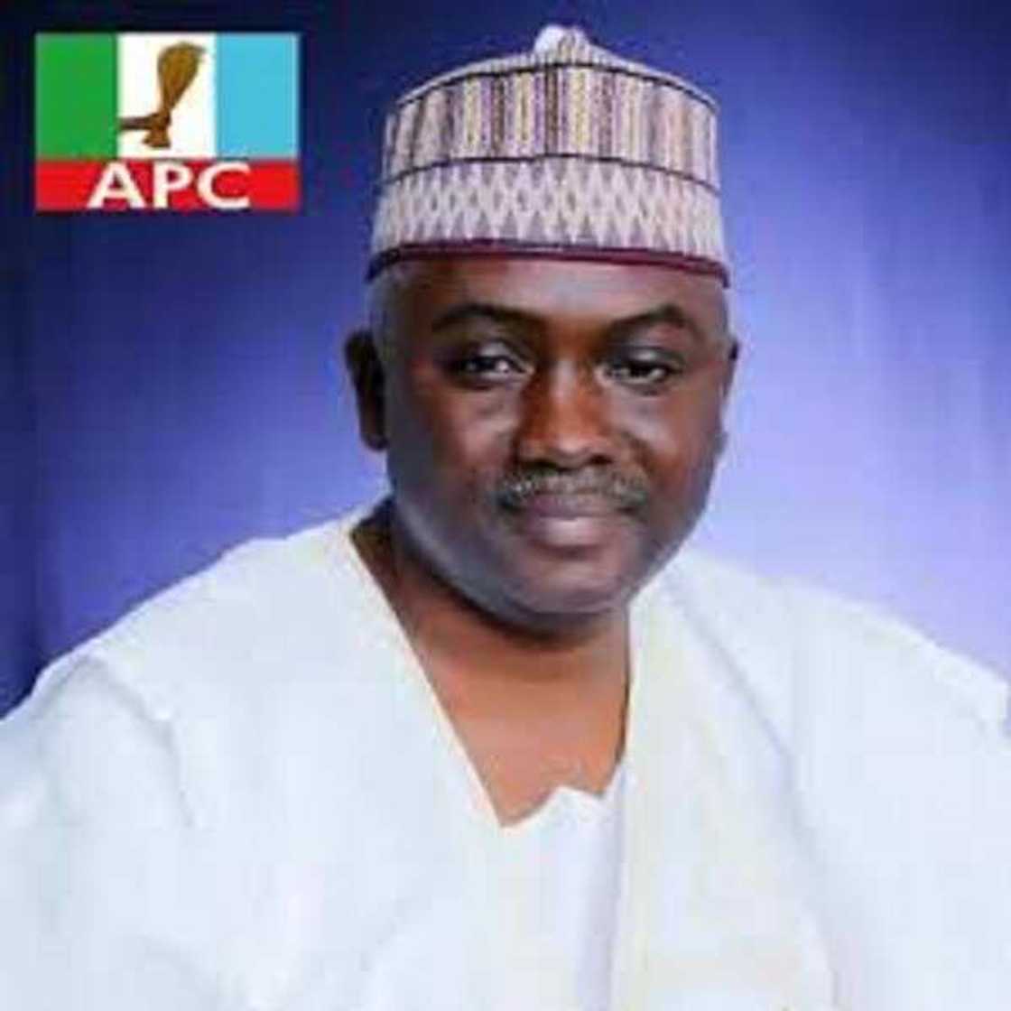 Yussuf Buba: mamba a majalisar wakilai ya sadaukar da albashinsa ga jama'arsa har zuwa karshen annobar covid-19 Yussuf Buba: mamba a majalisar wakilai ya sadaukar da albashinsa ga jama'arsa har zuwa karshen annobar covid-19