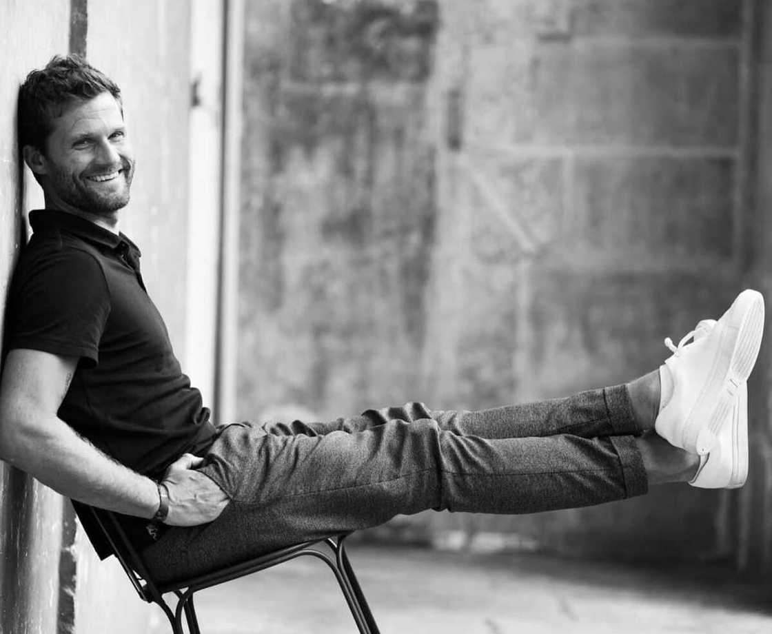 Alexis Michalik se dévoile sur sa vie privée et sa vie de couple Alexis Michalik se dévoile sur sa vie privée et sa vie de couple