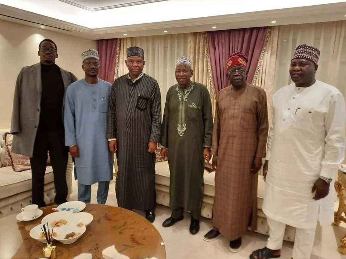 Gwamna Ganduje, yan majalisar wakilan Kano sun dira Landan don gaida Tinubu
Hoto: Abubakar Aminu Gwamna Ganduje, yan majalisar wakilan Kano sun dira Landan don gaida Tinubu
Hoto: Abubakar Aminu
