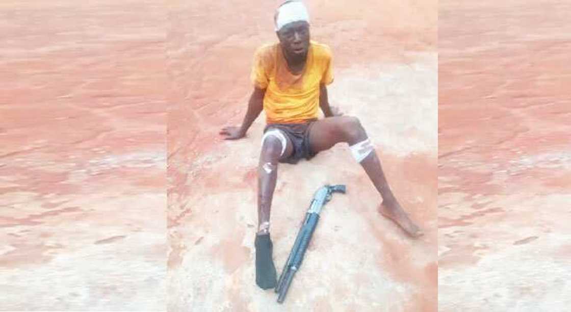 Yan sanda sun bindige barawo yayinda yake kokarin guduwa da N3.5m da ya sace Yan sanda sun bindige barawo yayinda yake kokarin guduwa da N3.5m da ya sace