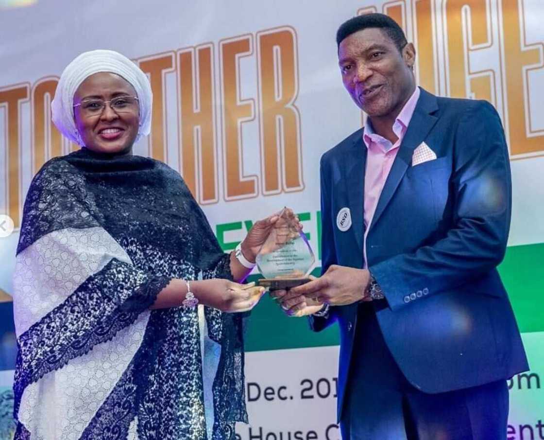 Jaruman fim, mawaka, gwamnoni da fitattun 'yan Najeriya sun halarci taron kamfen din Buhari, hotuna Jaruman fim, mawaka, gwamnoni da fitattun 'yan Najeriya sun halarci taron kamfen din Buhari, hotuna