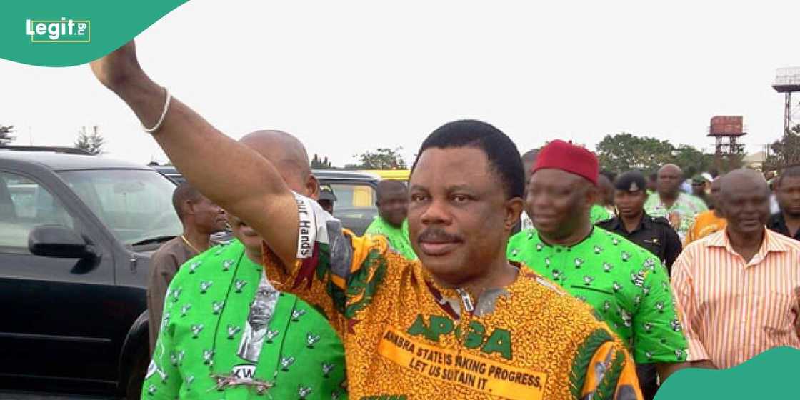 The former governor of Anambra state, Willie Obiano, arrested and detained by the EFCC while on his way to Houston in the United States. The former governor of Anambra state, Willie Obiano, arrested and detained by the EFCC while on his way to Houston in the United States.
