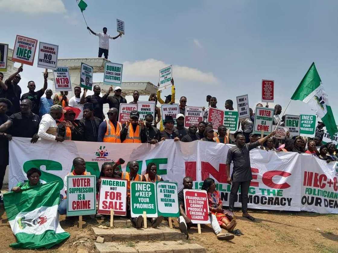 Protesters asks Buhari to put in place an interim government before he leaves office Protesters asks Buhari to put in place an interim government before he leaves office