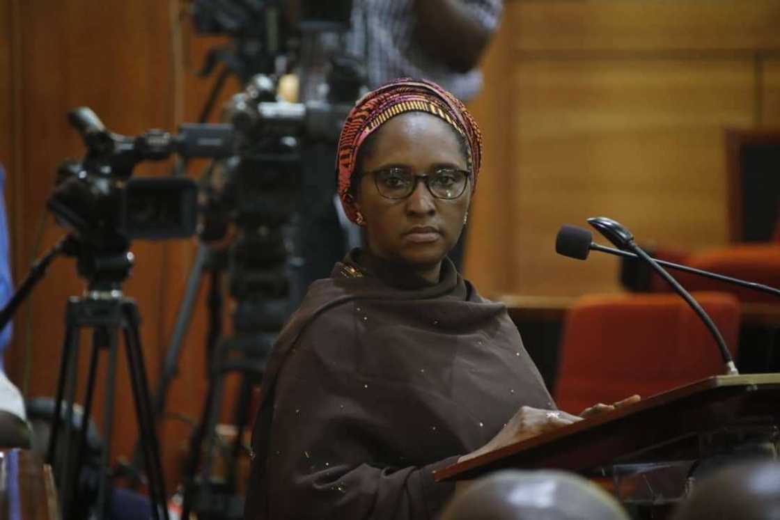 Za ku iya cira kudinku kowani lokacin: FG yayinda take shirin aron kudin da mutane suka ajiye a banki Za ku iya cira kudinku kowani lokacin: FG yayinda take shirin aron kudin da mutane suka ajiye a banki