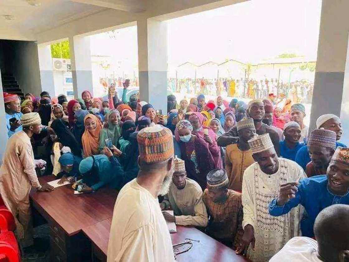 Yadda ake tantance matasa a gidan Kwankwaso. Yadda ake tantance matasa a gidan Kwankwaso.