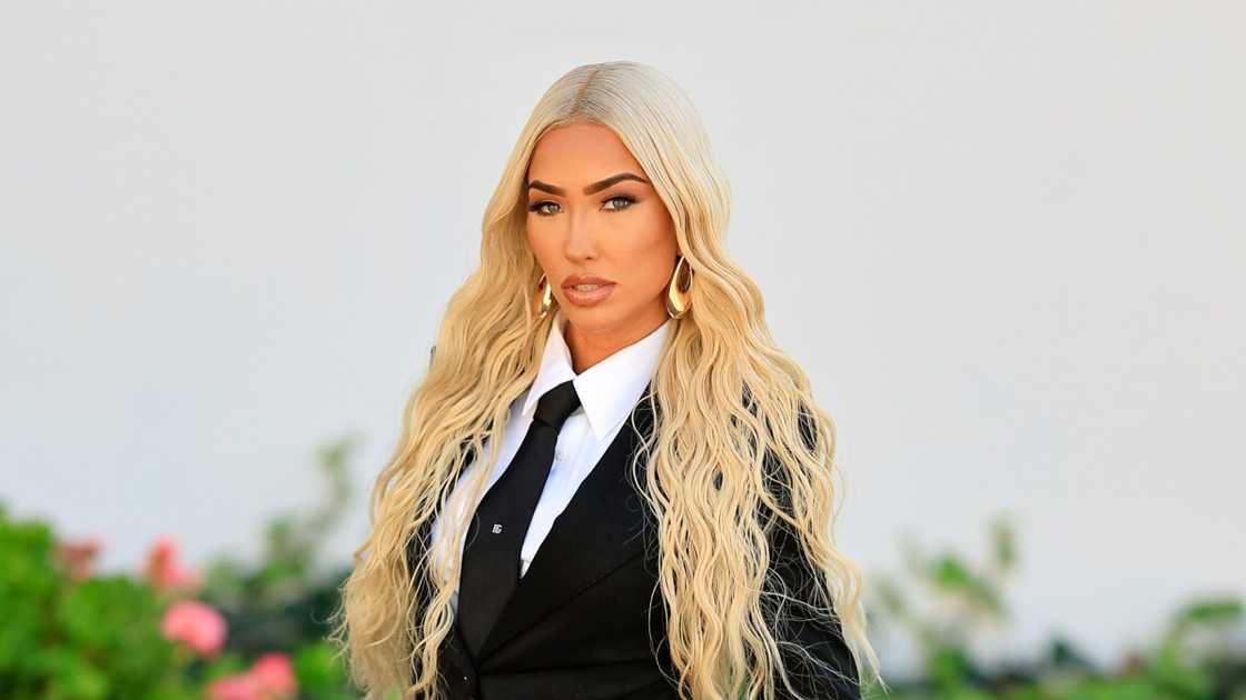 Bre Tiesi pictured on the set of Selling Sunset in Los Angeles, California Bre Tiesi pictured on the set of Selling Sunset in Los Angeles, California