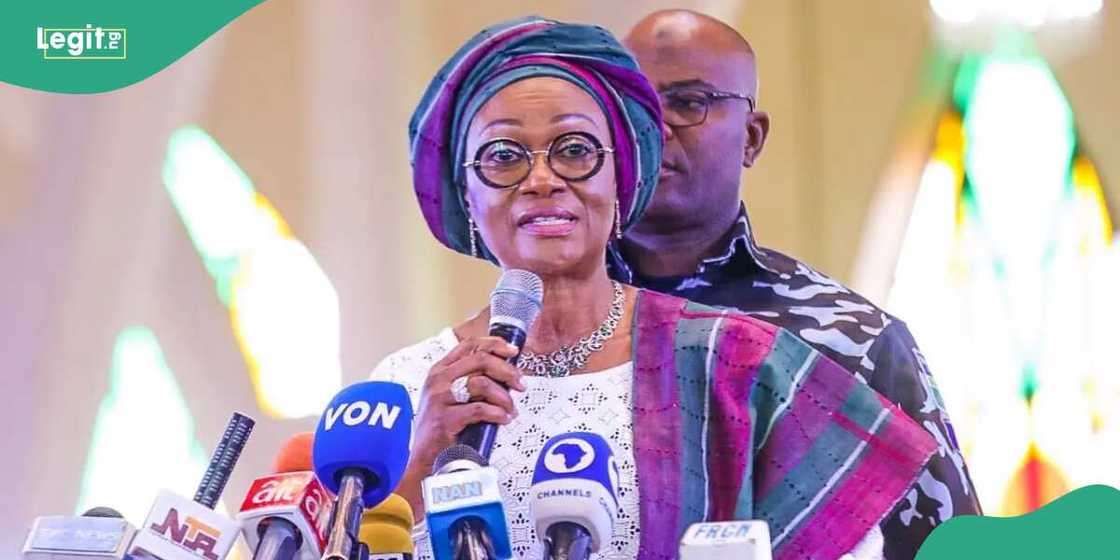 Remi Tinubu ba da tallafi a Borno Remi Tinubu ba da tallafi a Borno