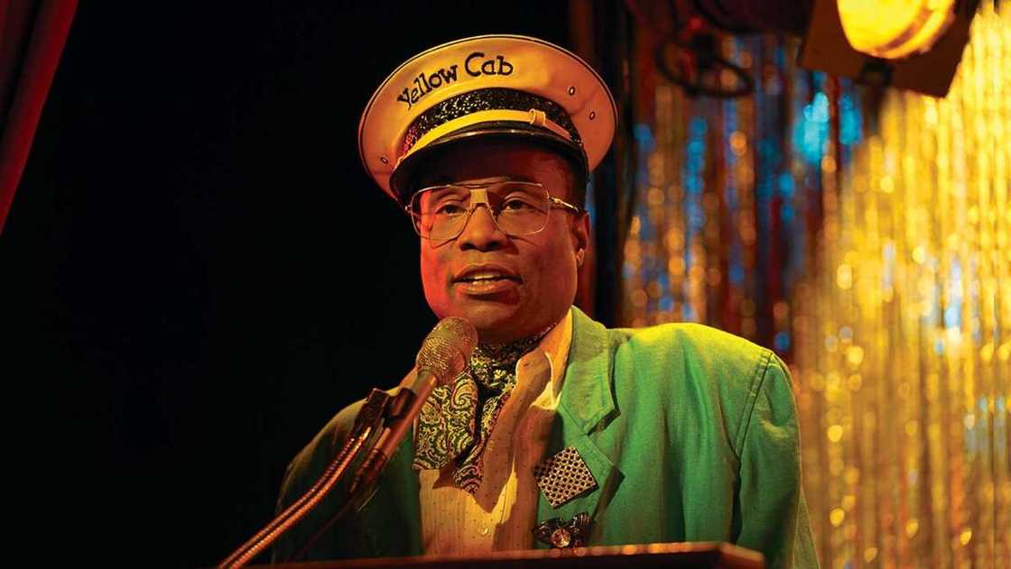 Billy Porter pose Billy Porter pose