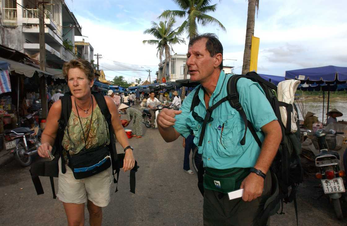 Teri Pollack and Ian Pollack in the third season of The Amazing Race