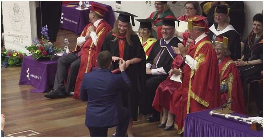 Double celebration as man proposes to girlfriend during her graduation Double celebration as man proposes to girlfriend during her graduation