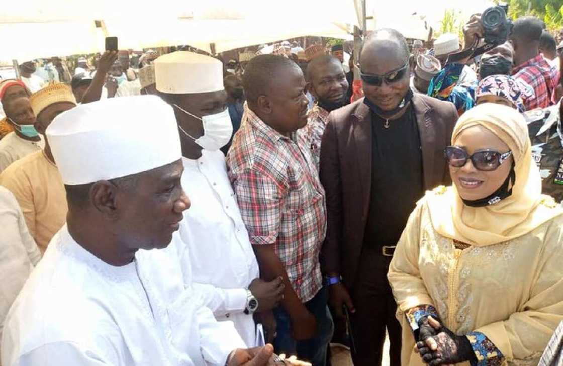 Matasa Sun Yi Wa Ministar Buhari Ihun ‘Ba Ma So’ a Birnin Tarayya Abuja Matasa Sun Yi Wa Ministar Buhari Ihun ‘Ba Ma So’ a Birnin Tarayya Abuja