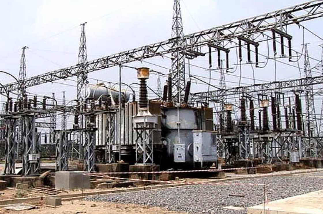 Transufoma mai bada hasken wuta. Transufoma mai bada hasken wuta.