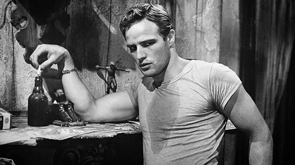 Marlon Brando starring on A Streetcar Named Desire set Marlon Brando starring on A Streetcar Named Desire set